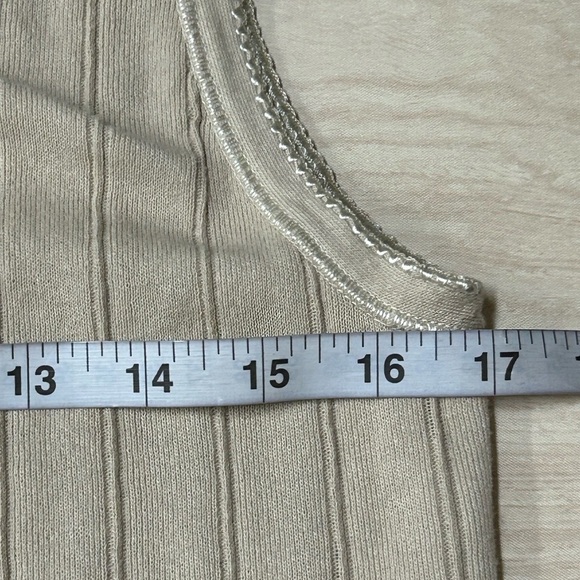 Magnet Art Lynn Yang Beige White Ribbed Tank with Applique Detail Size M/L - Picture 5 of 6